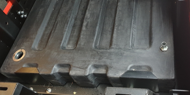 Kompozytowy zbiornik paliwa w agregacie HIMOINSA