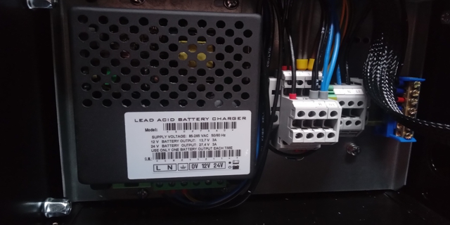 Ładowarka akumulatora agregatu HIMOINSA