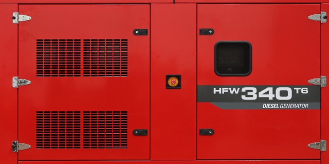 Zamki i zawiasy obudowy agregatu HIMOINSA